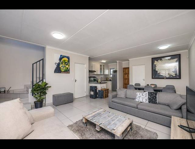 3 BEDROOM TOWNHOUSE FOR SALE IN PARKLANDS NORTH